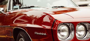 Красный автомобиль, блеск