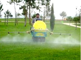 Обработка газона